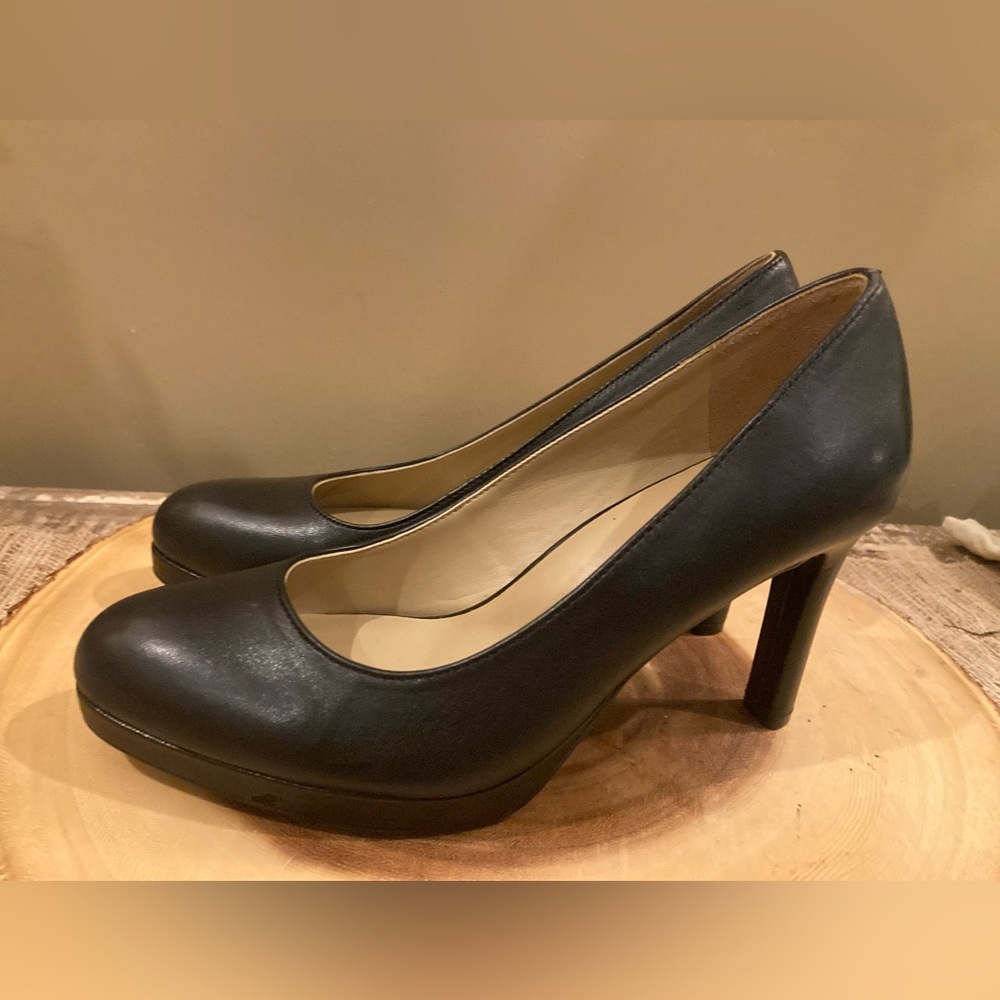Naturalizer Black Platform Shoes with Sleek Design